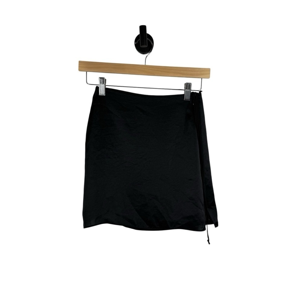 Wilfred by Aritzia Elixir Satin Mini Skirt in Black Size 00